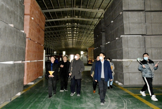 “黨旗飄揚(yáng)火炬紅，建造百年新華能”.jpg